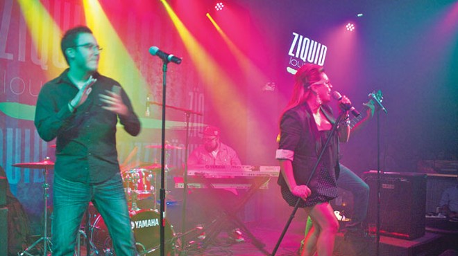 The Zïquid Band röcks oüt on the Vegas-inspired stage at Zïquid Lounge.