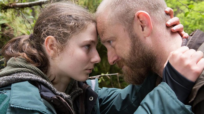 Leave No Trace Captures Authentic Relationship Between Father and Daughter Living Off the Grid