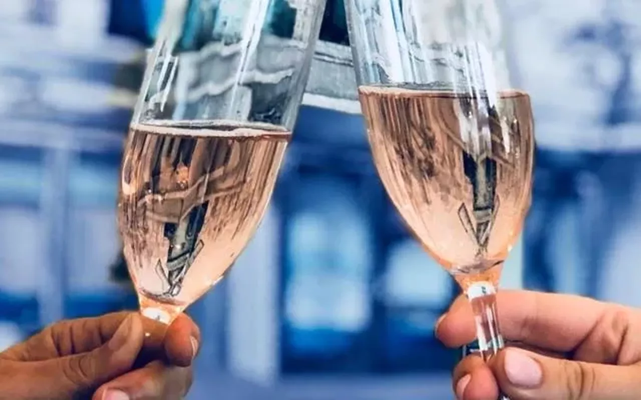 Image: Pop, Fizz, Clink. Ladies Night Out