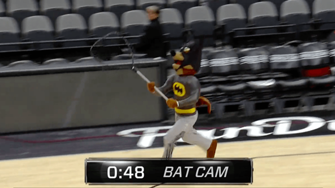 Video: San Antonio Spurs Mascot Catches Loose Bat in the AT&amp;T Arena ... While Dressed in a Batman Suit