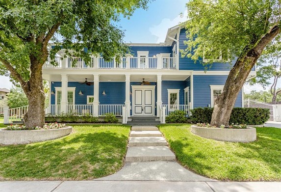'Little Couple' Stars Just Sold Their Houston Home at a Loss, Let's Take a Tour