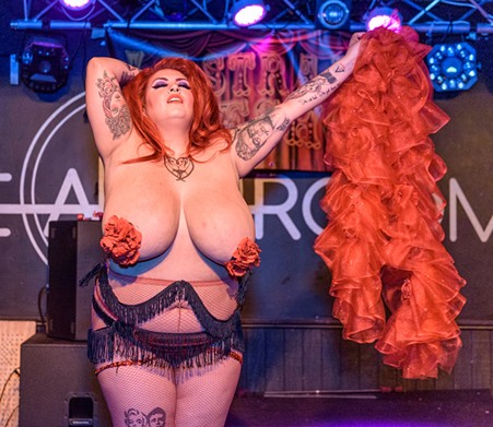 Freaky Moments from Le Strange Sideshow's Sexy Performance at the Amp Room