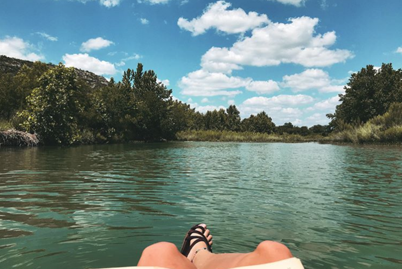 Nestled inside a large state park of the same name, South Llano River is a great spot for beginners. This spring-fed river is slow-moving, ideal for young ones and those just learning about the wonders of floating your worries away.
Photo via Instagram / momjortz