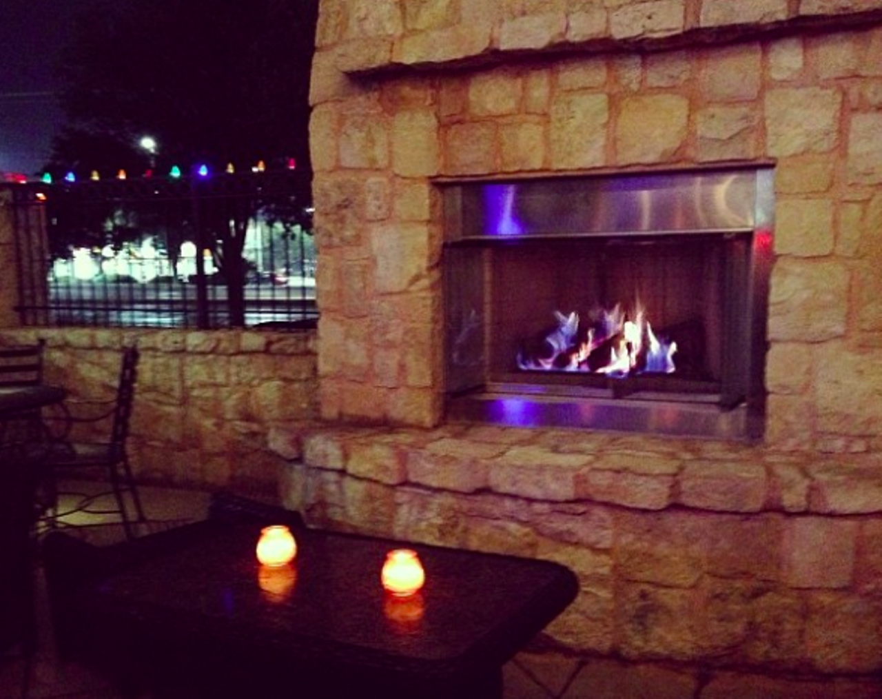 Stone Werks
Multiple locations, stonewerks.com
With four locations across San Antonio, this local chain serves American fare in a contemporary space, with thankfully includes a fireplace. Come for the food or drink (or both!), but we’re sure the fireplace will keep you coming back time and time again.
Photo via Instagram / jufu