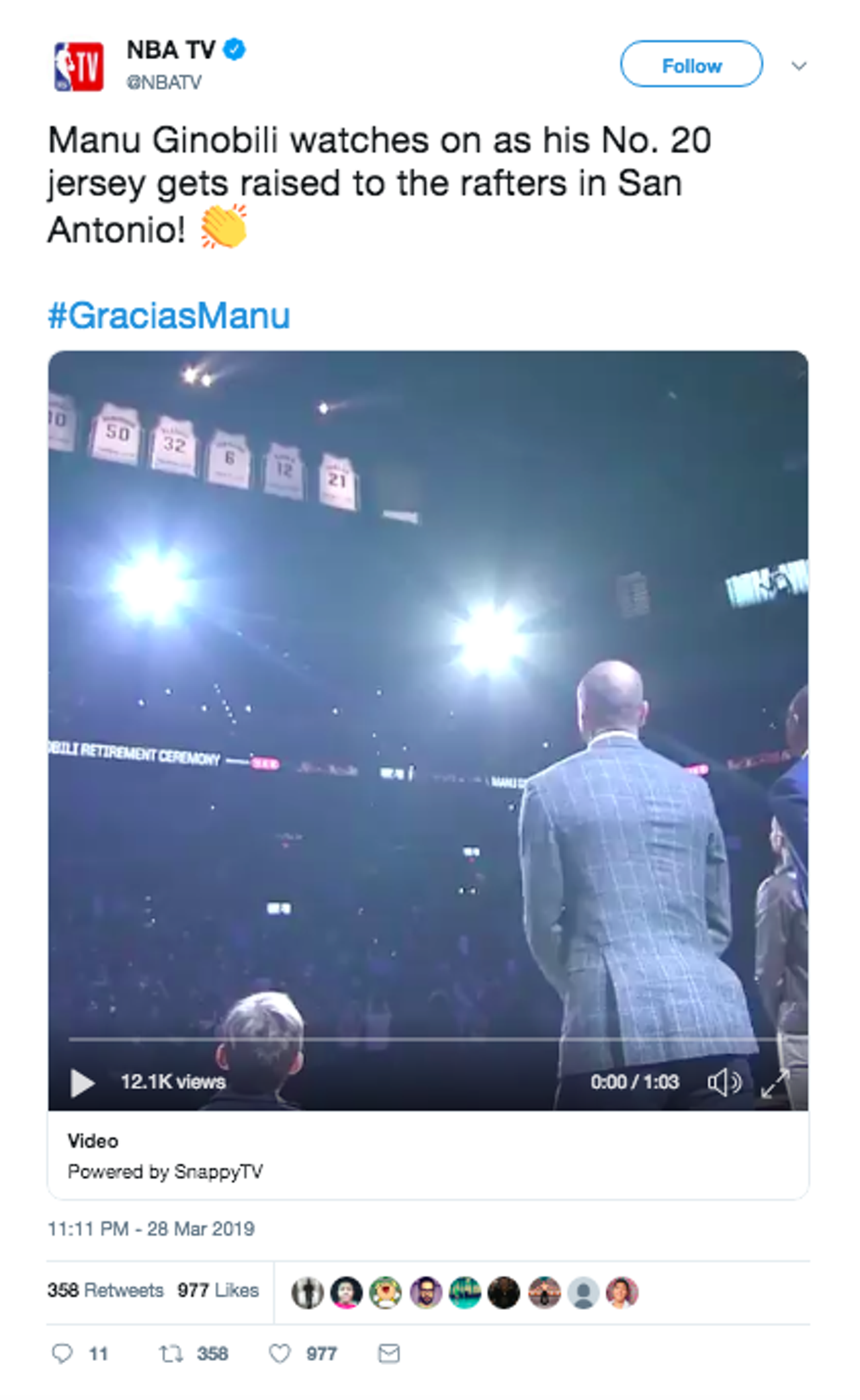 The actual moment Manu's jersey was revealed – and seeing Manu witness the historic moment
Source