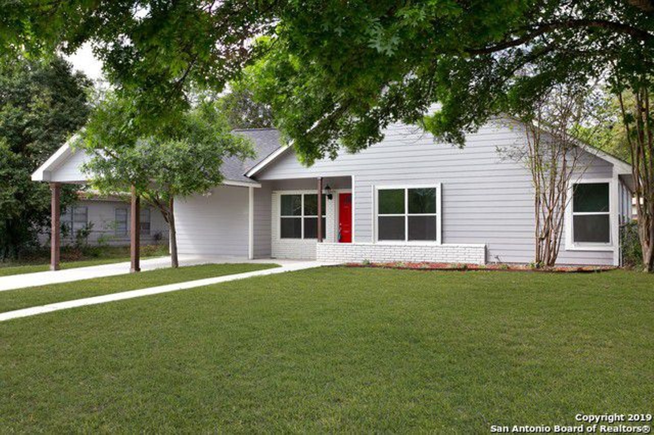 This house is definitely perfect for your average, working person. It's got a smaller yard than many of the houses on this list, with more bedrooms, which makes it perfect for a growing family.