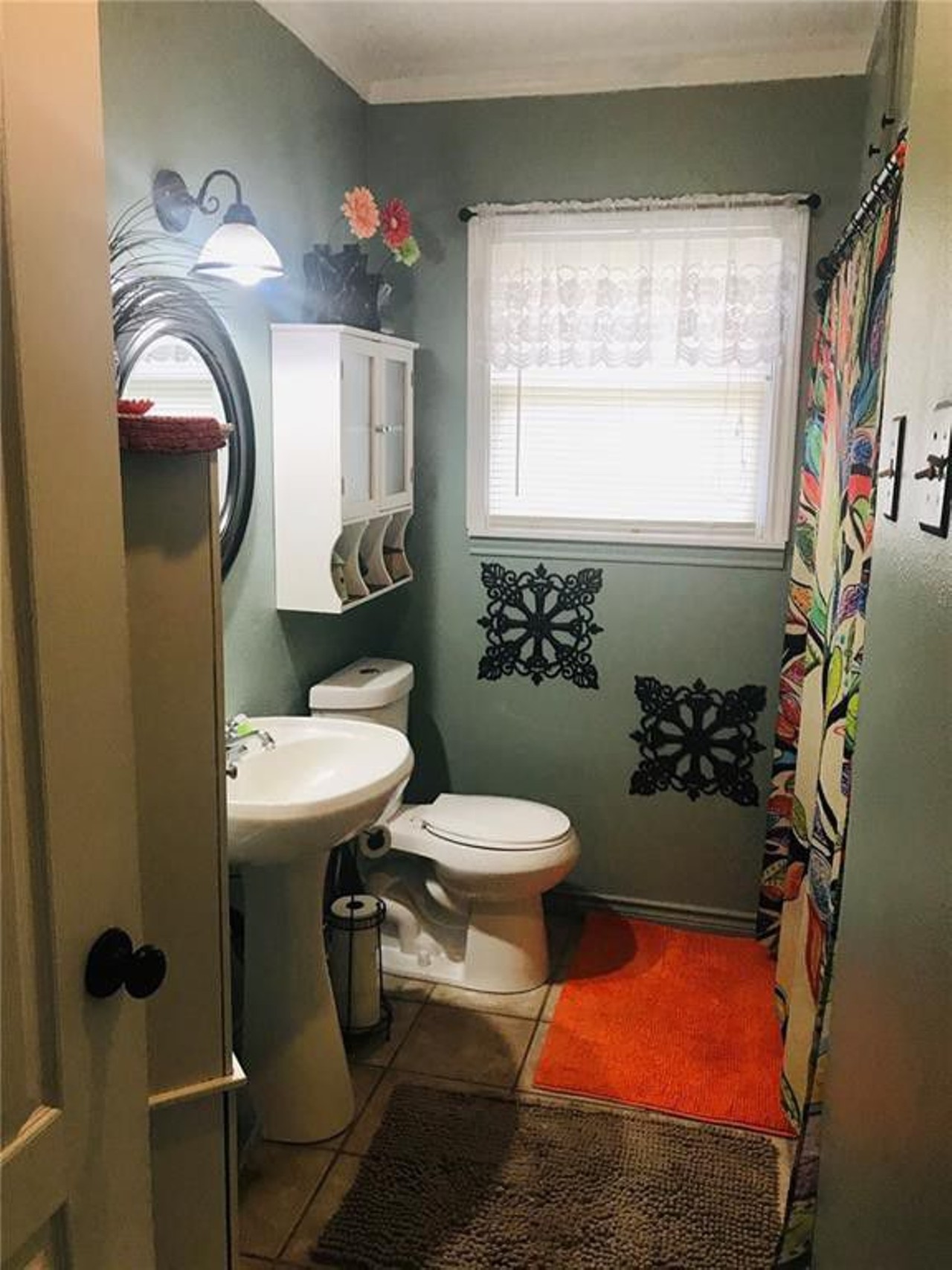 There's only one bathroom on the property. We're sure Farrah spent plenty of time working on her gorgeous 'do here.