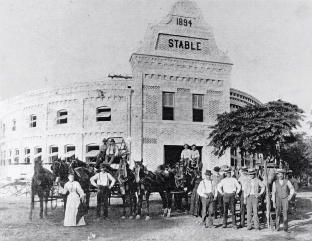 Late 1890s, the Pearl Stables at the Pearl Brewery.
