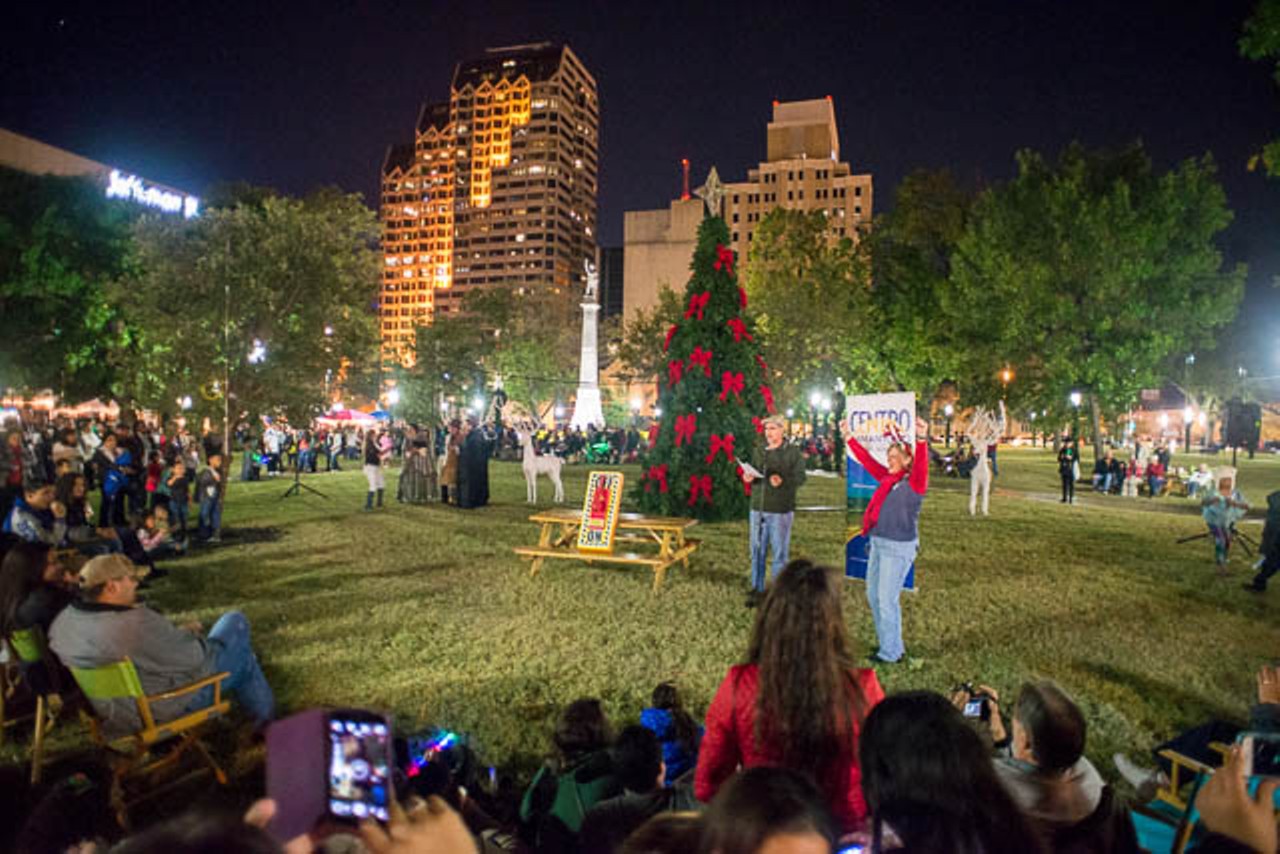 29 Photos from the Holiday Lighting in Travis Park