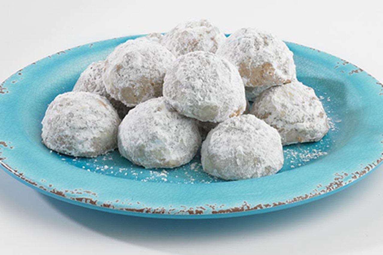 Polvorones de Canela
Also known as Hojarascas (Mexican wedding
cookies) and similar to shortbread, these buttery sweets are made with crushed, toasted pecans, spiced with cinnamon, then rolled in
powdered sugar.