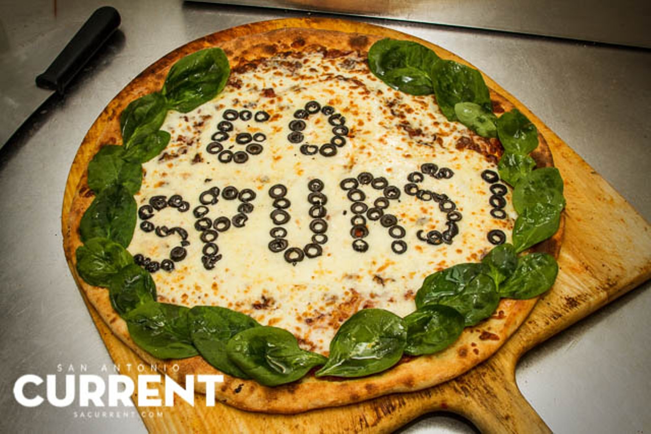 Go Spurs pizza with black olives and fresh spinach