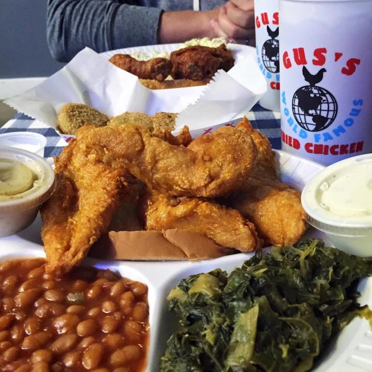 Gus's World Famous Fried Chicken 
Gus's promises that its fried chicken is simply the best on the planet ... but we wouldn't know unless we traveled to one of its myriad locations sprinkled throughout the Deep South. 
Photo via Facebook (Verdelicias)
