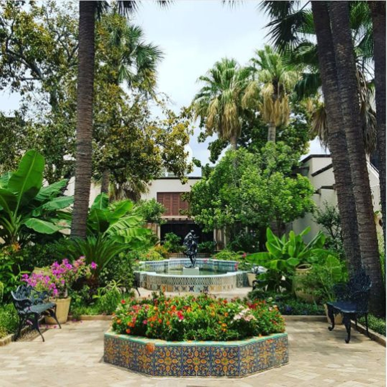 The McNay
6000 N. New Braunfels Avenue, (210) 824-5368 
The McNay is a picture-perfect make out spot with its architecture, fountains and lush gardens. 
Photo via Instagram, nanalubxl