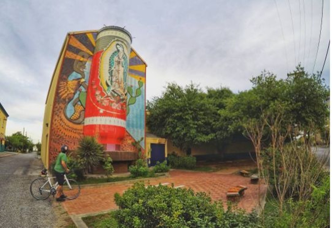 Guadalupe Cultural Arts Center
1301 Guadalupe St.
Make your next post your best one yet with this San Antonio traditional mural.
Photo via Instagram 
acdc_bc
