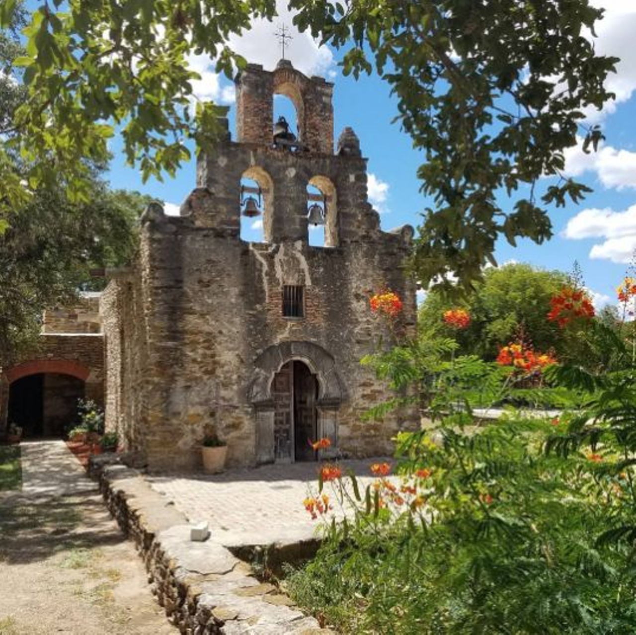 Mission Espada 
10040 Espada Road, (210) 627-2064
Plan a date at Mission Espada to check out the beautiful architecture. Don&#146;t forget to take a stroll around the gardens or river and to enjoy a quick peck while you&#146;re there. 
Photo via Instagram, banjoleejones