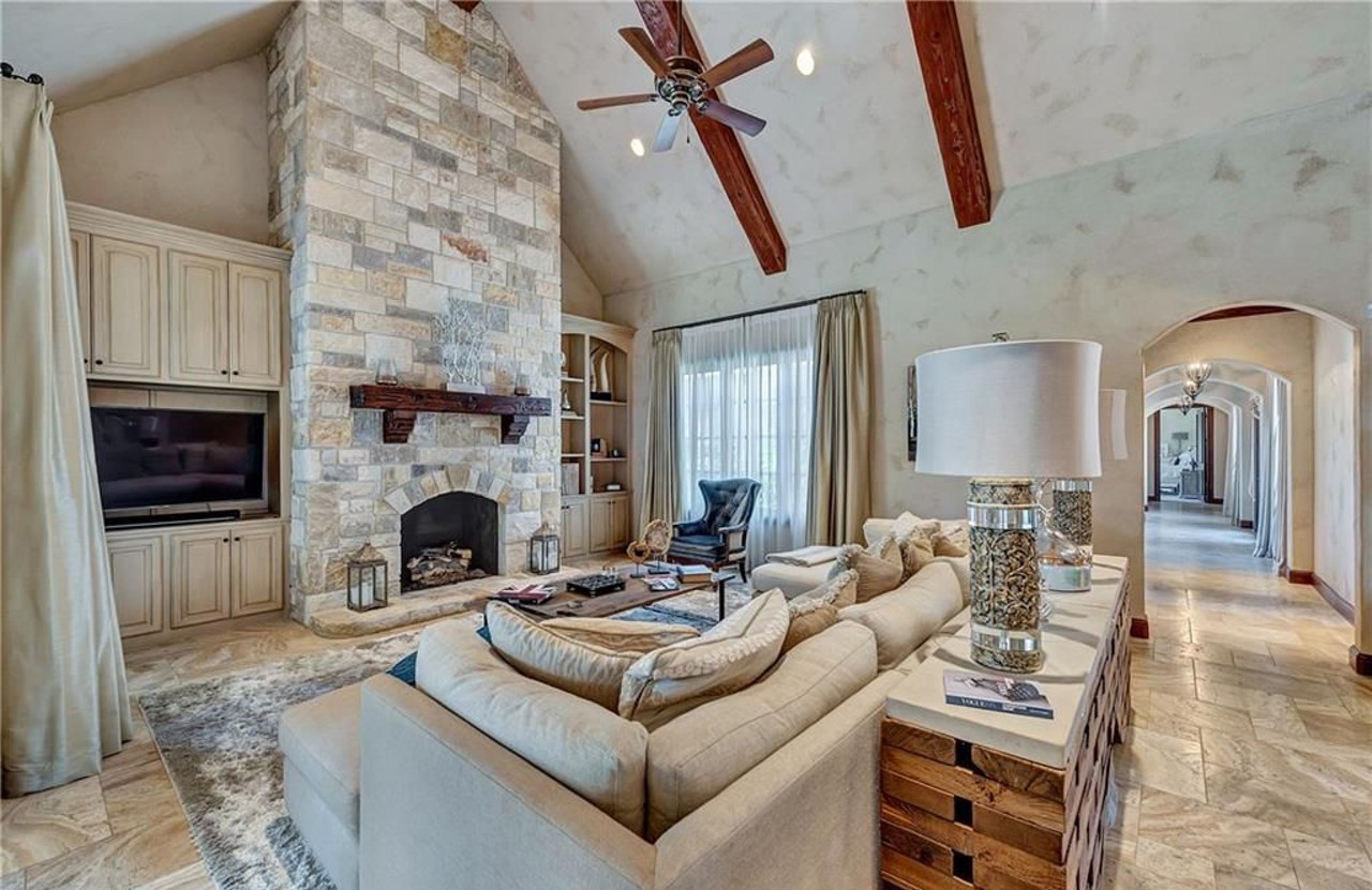 Imagine how cozy this is when the fireplace is being used?
