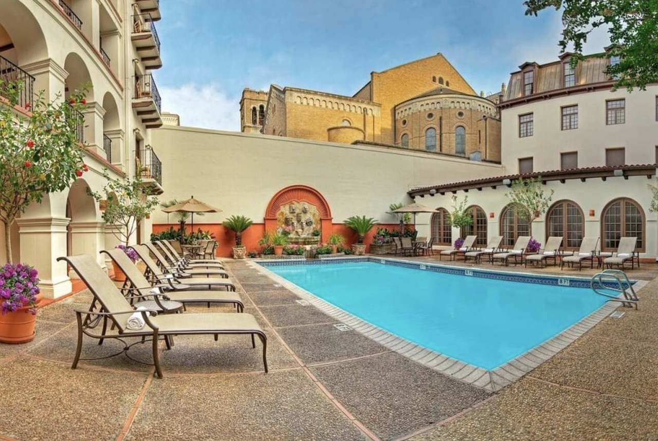 Omni La Mansión del Rio
112 College St., (210) 518-1000, omnihotels.com
Easily one of the most breathtaking hotels in the city, Omni La Mansión del Rio’s pool matches the entire property. Located in a courtyard with beautiful Spanish-style architecture, the private swimming space makes for a great spot to relax – especially if you order from the pool bar.
Photo via Instagram / omnilamansiondelrio