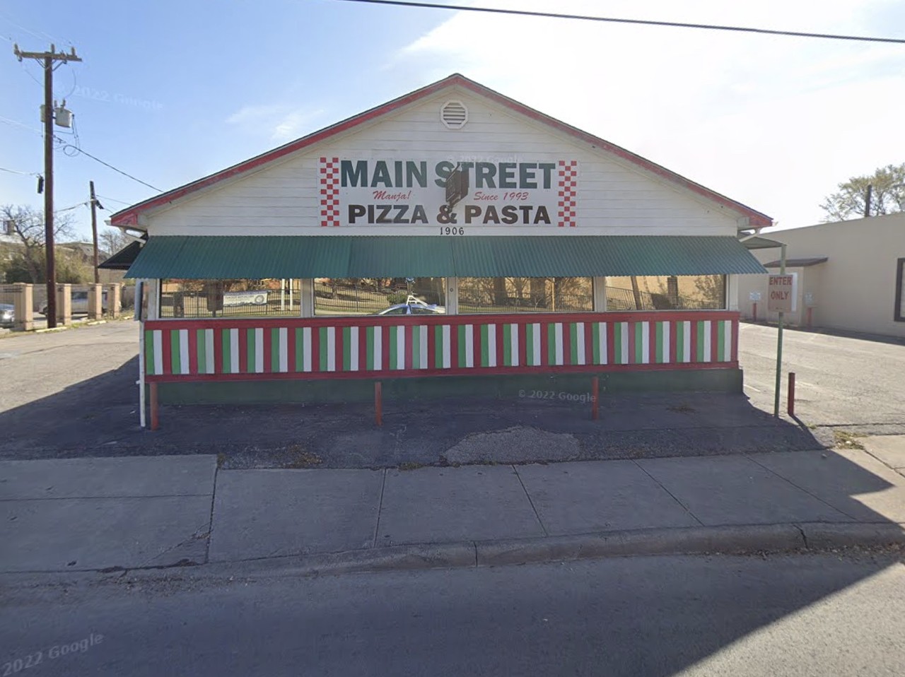Main Street Pizza
1906 N. Main Ave., (210) 732-8861, mainstreetsa.com
With sizes from personal to extra large, a wide spectrum of toppings, and a Sicilian option, Main Street Pizza has all bases covered for a classic pie.