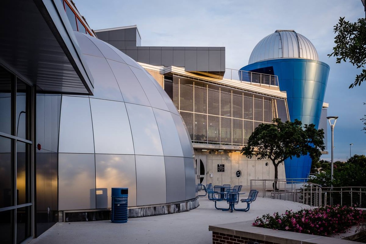 Scobee Planetarium 1819 N. Main Ave., alamo.edu/sac/about-sac/college-offices/scobee-education-center/scobee-planetarium Every Friday night, the Alamo Colleges' Scobee Planetarium dazzles visitors with a presentation of The Sky Tonight. Attendees can learn about stars, planets, black holes and distant galaxies at viewings throughout the evening.