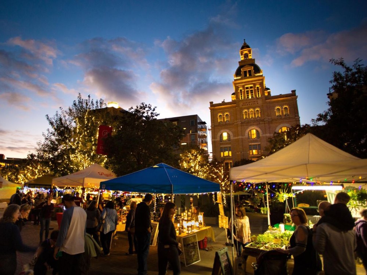 Visit a Pearl Holiday Night Market
The Pearl puts on a night market in the four Wednesdays running up to Christmas, featuring live music, carolers, and over 60 local vendors. Grab something to eat, enjoy the live music and indulge in some laid-back Christmas shopping.