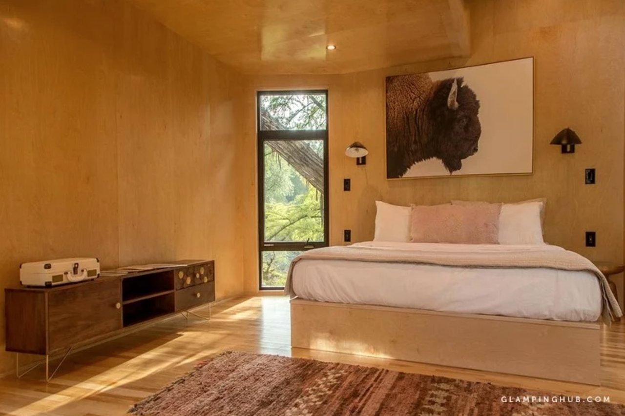 The treehouse is equipped with a king bed and record player.