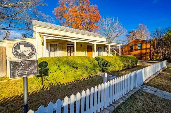 A 1903 Texas historic landmark home in Fredericksburg is now on the market