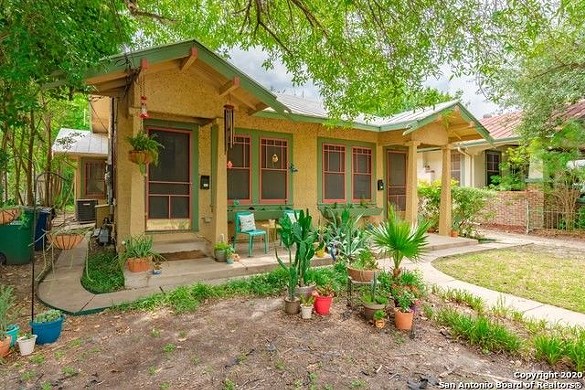 A 1925 Duplex for Sale in San Antonio's King William Area Is Full of Bright Color and Cozy Charm