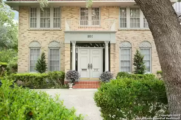 A beautifully restored 1928 home in San Antonio's Monte Vista area has hit the market