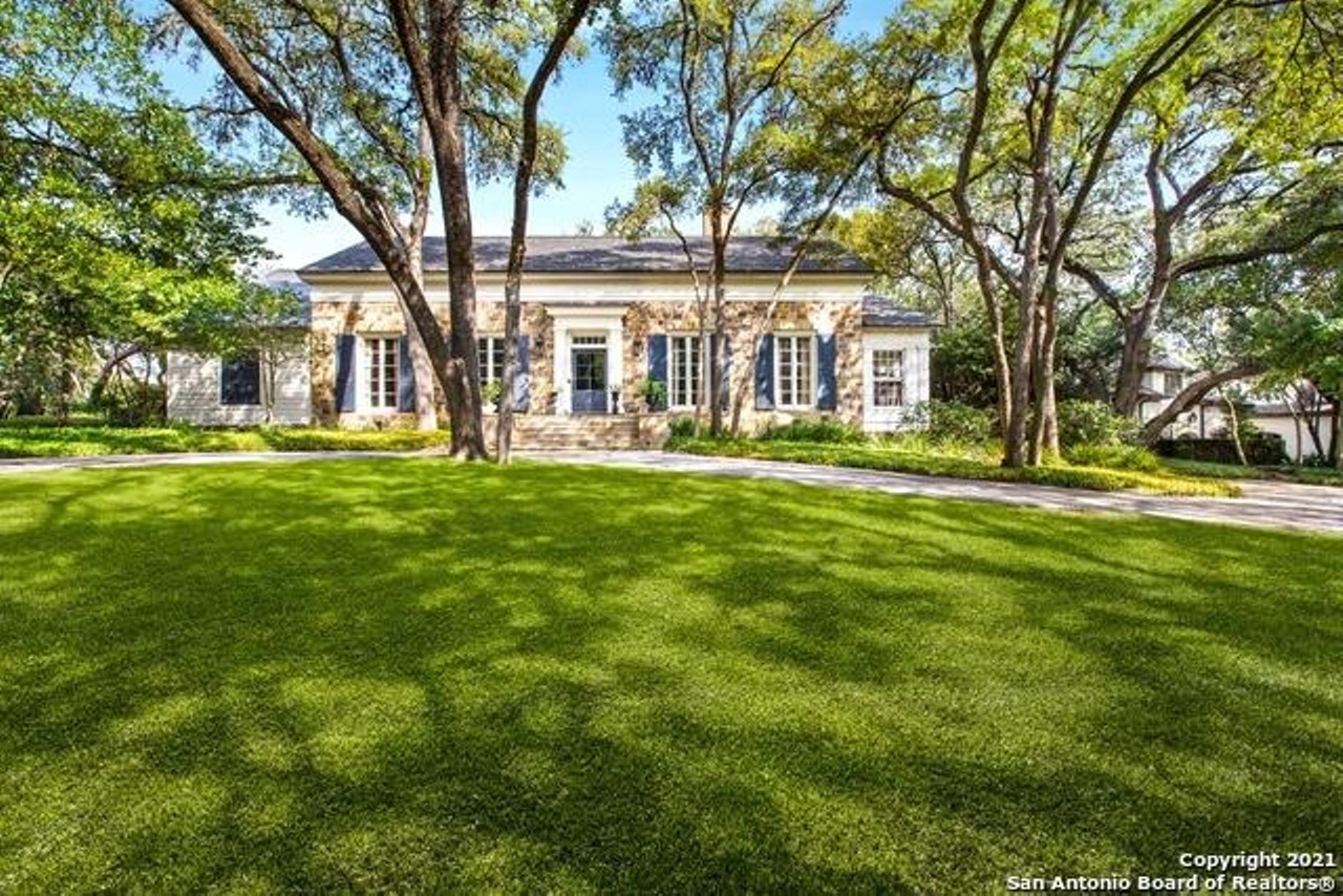 This 1927 San Antonio home built by a lumber tycoon is now for sale, and it has beautiful woodwork
