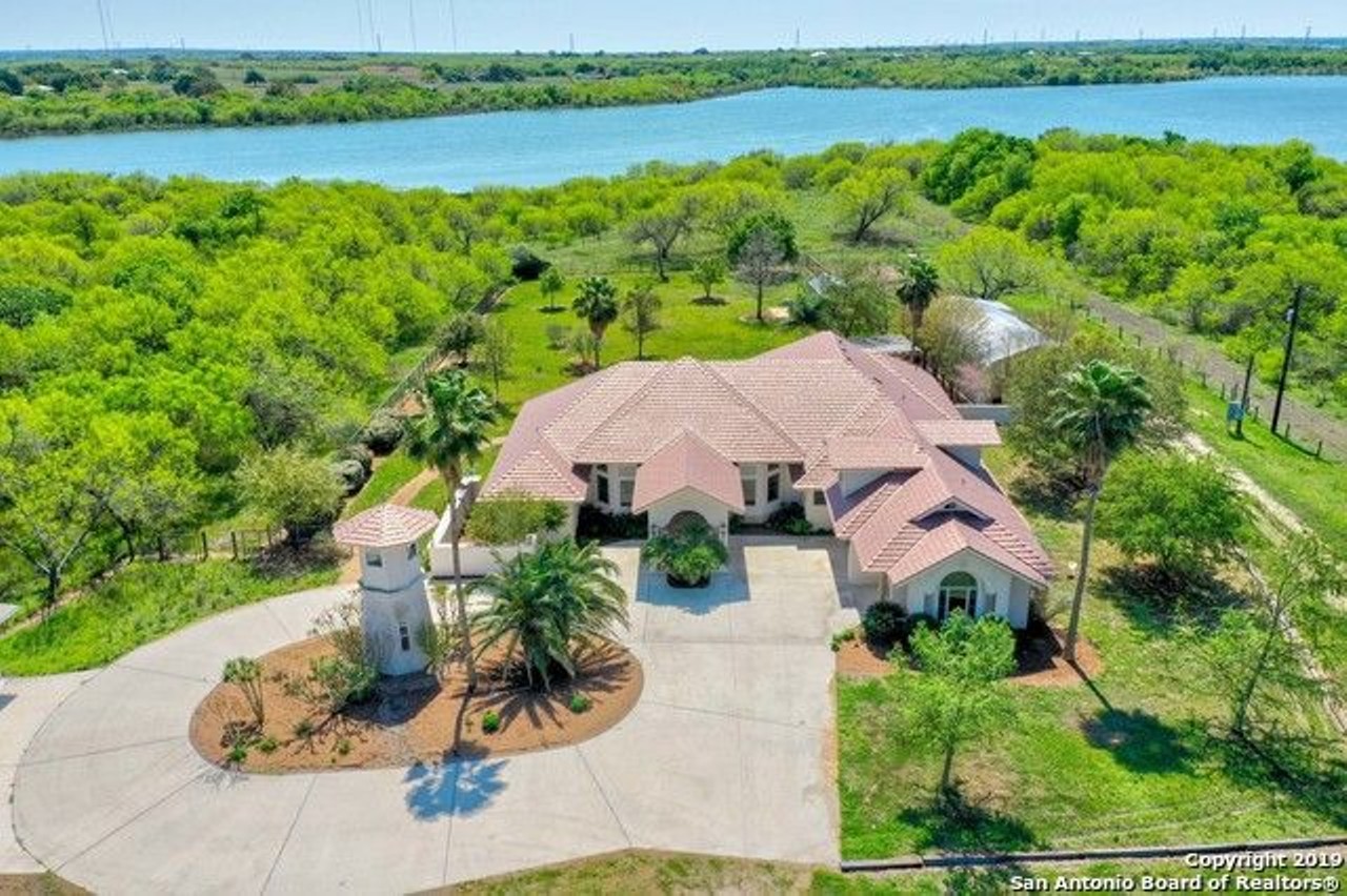 A House on Calaveras Lake Is for Sale, and It Feels Like an Island Resort