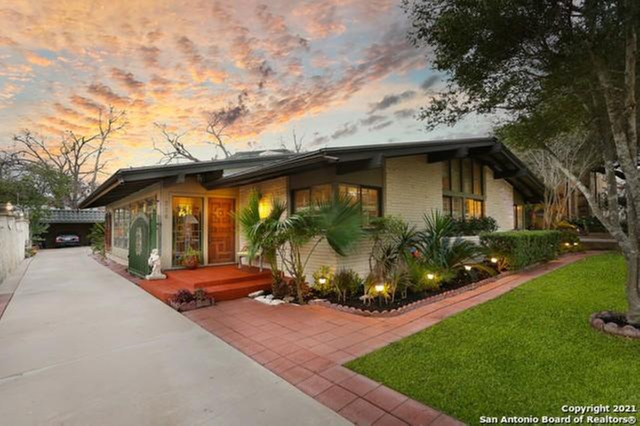 A San Antonio architect is selling this crazy Mid-Century Modern hideway