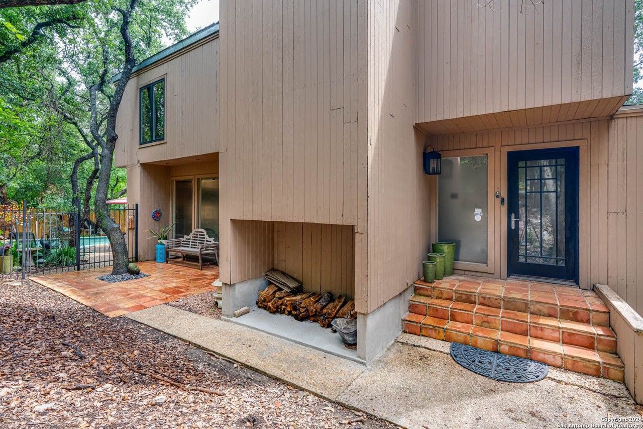 A San Antonio architect's stylish and secluded '70s home is on the market for the first time