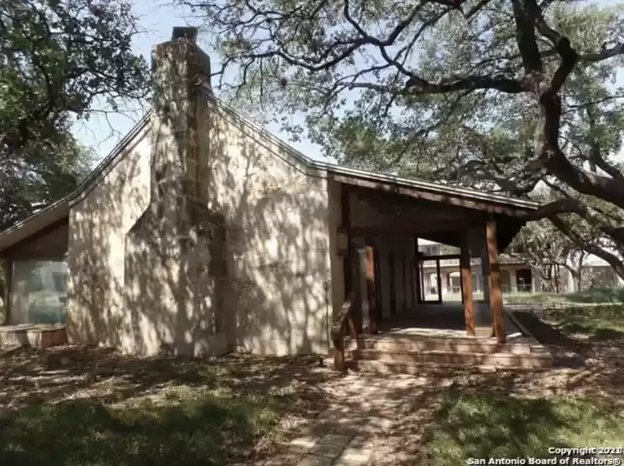A San Antonio home designed by architect O'Neil Ford for the Fox Photo family is now for sale