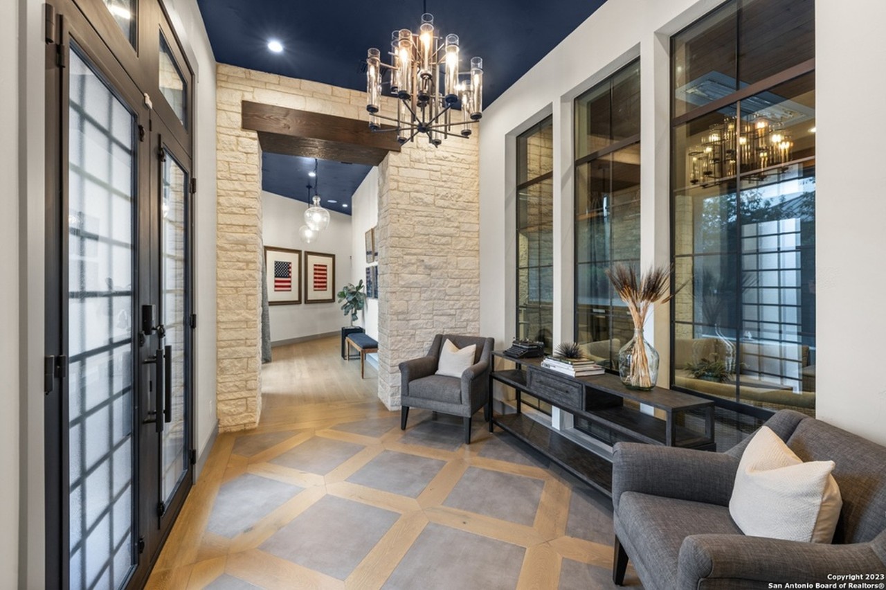A San Antonio mansion for sale comes with a coffee bar, putting green and walk-in sauna