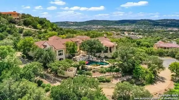 A San Antonio mansion once owned by one of the city's biggest oil tycoons is for sale