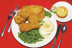 An Earl Abel’s boilerplate special: Fried chicken, mashed potatoes and gravy, green beans, and a dinner roll.