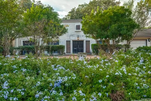 An elegant 1960 mansion built by San Antonio construction giant H.B. Zachry is for sale