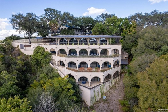Disgraced San Antonio lawyer Chris Pettit's coliseum-style home still on the market