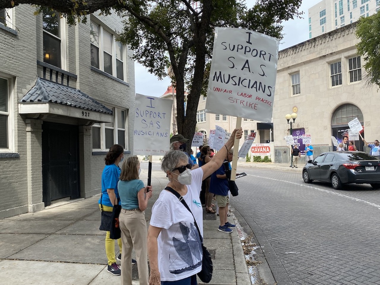 Everything we saw as the San Antonio Symphony's striking musicians picketed downtown