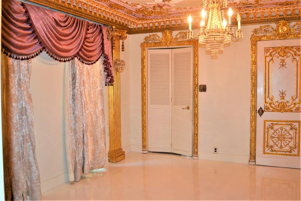 It looks like Liberace designed this Texas home's over-the-top Interior