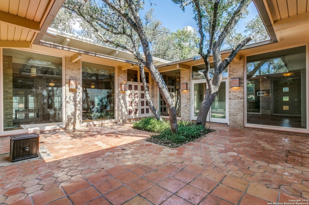 Mid-Century Modern home for sale in San Antonio was designed by Tower of the Americas architect