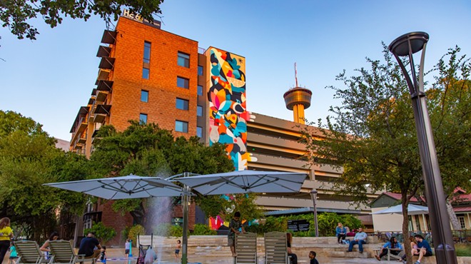 The Spurs may be eyeing Hemisfair as the spot for a new arena, the Express-News reports.