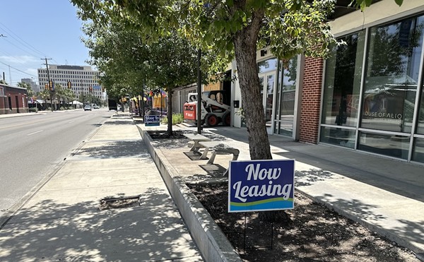 The Lofts on Main in San Antonio advertise "move in specials" to entice renters to lease an apartment.