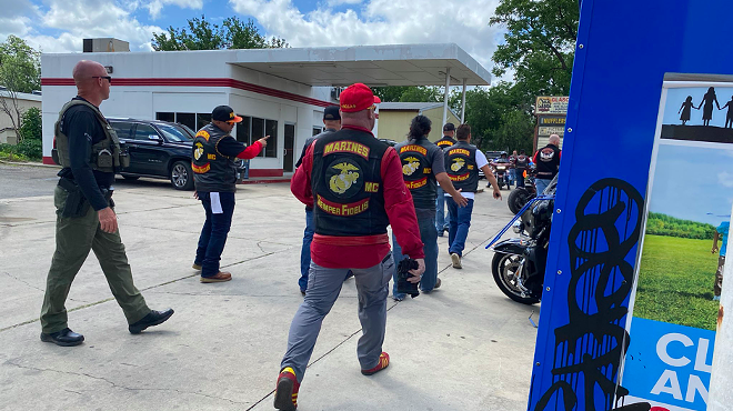 Bikers coordinated with police to play interference with members of the press in Uvalde, the Houston Chronicle reports.