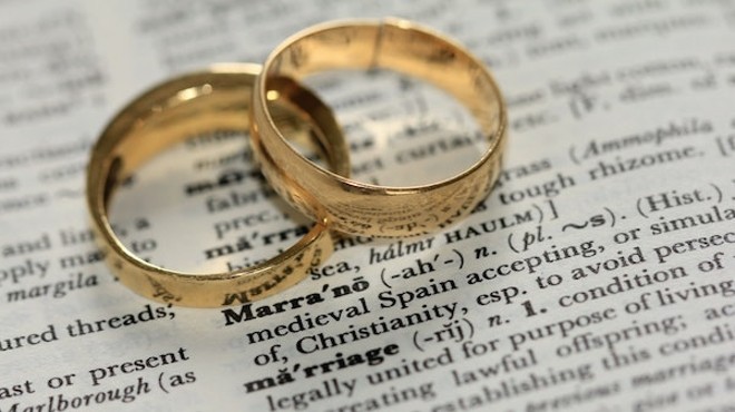 The plaintiff offered evidence that he and his common law partner wore matching gold rings, that they represented themselves as married and owned property together.