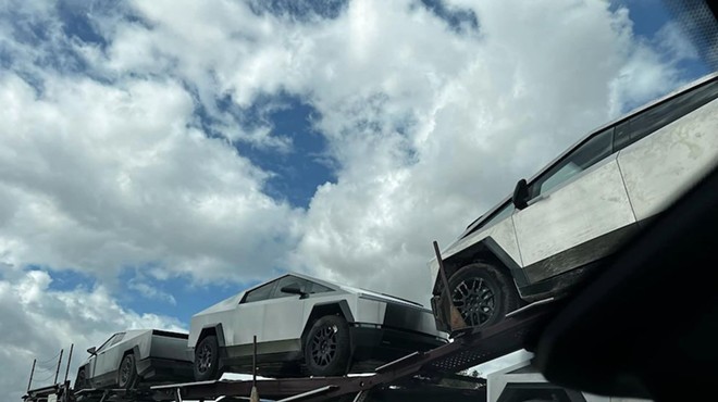On Monday, Tesla Owners Club of San Antonio member Kenneth Neuberger spotted what appeared to be a shipment of Tesla Cybertrucks traveling down I-10.