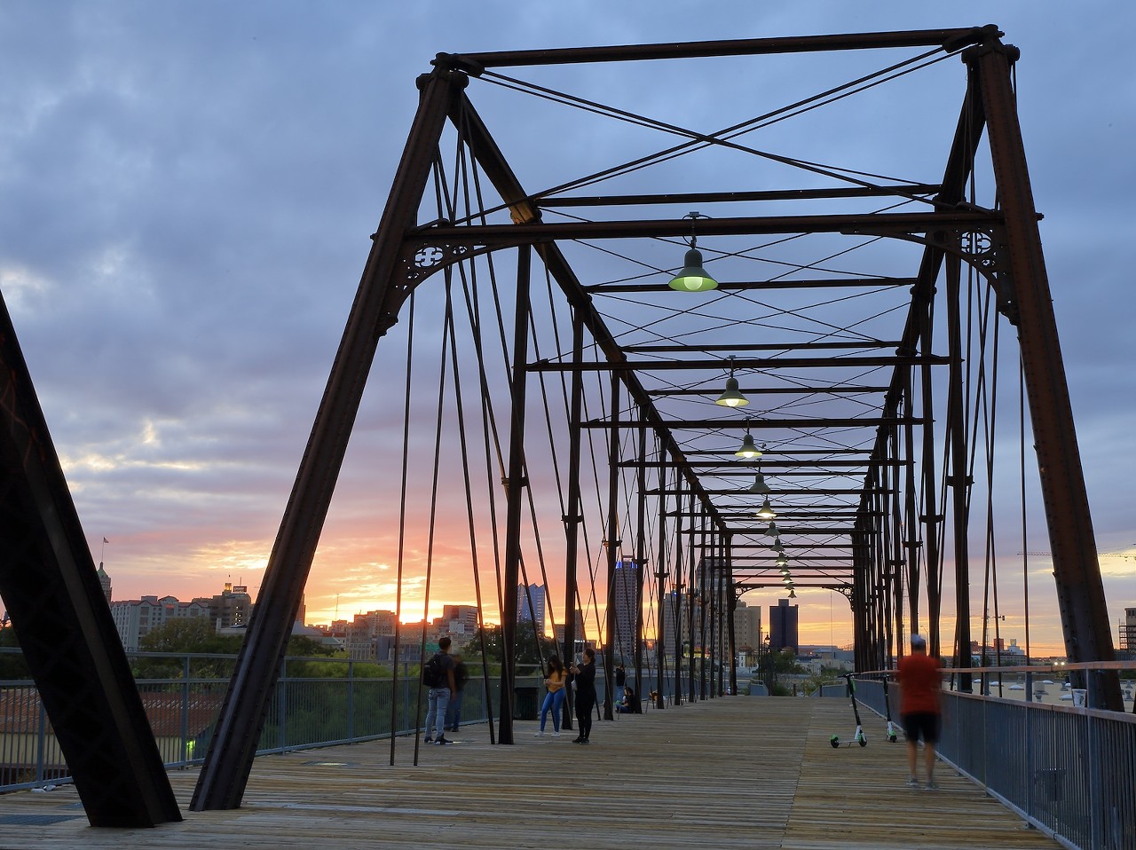 Watch the sunset from Hays St. Bridge
803 N. Cherry St.
The Hays St. Bridge is a prime spot for yoga and photoshoots for good reason. Take advantage of this gorgeous view of the SA skyline at dusk.