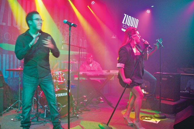 The Zïquid Band röcks oüt on the Vegas-inspired stage at Zïquid Lounge. - VERONICA LUNA