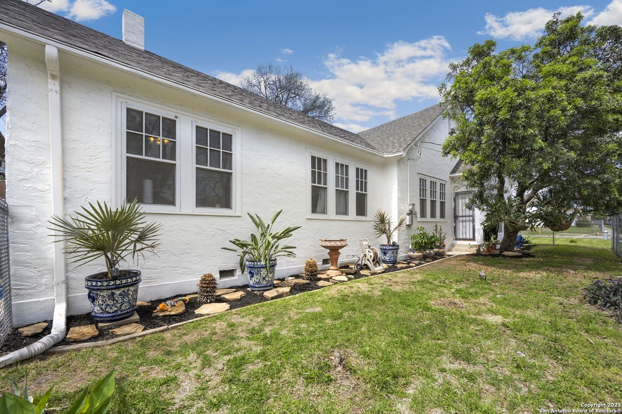 These cute older houses for sale in San Antonio are all under $250,000