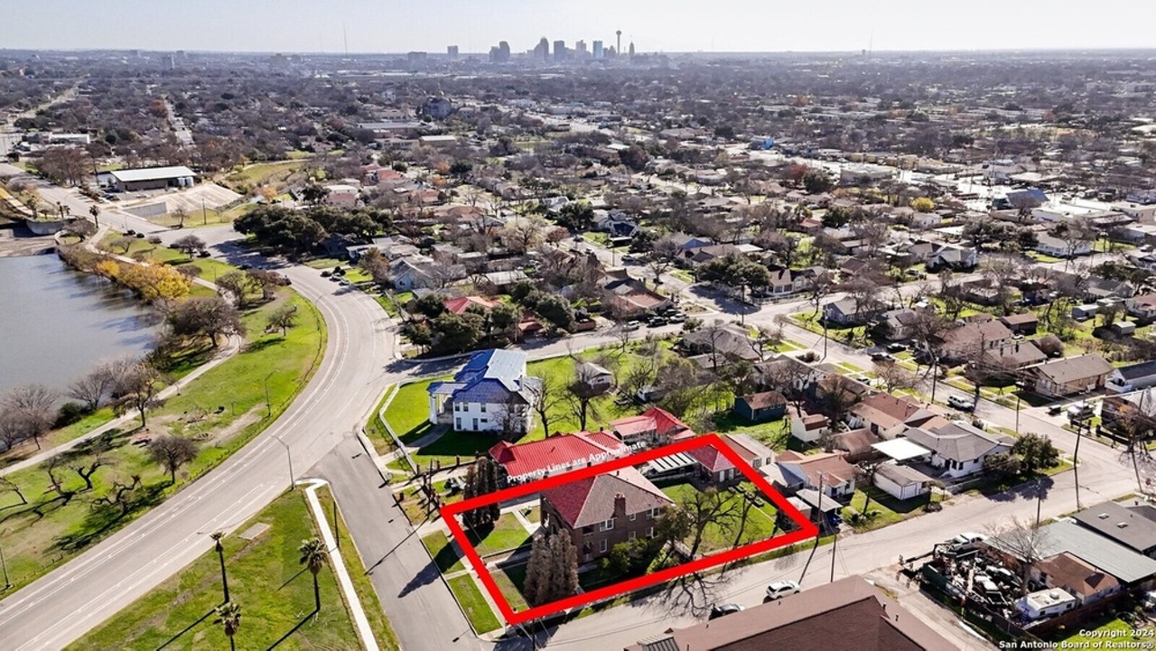 This 1938 San Antonio home comes with a rare basement —&nbsp;and views of Woodlawn Lake